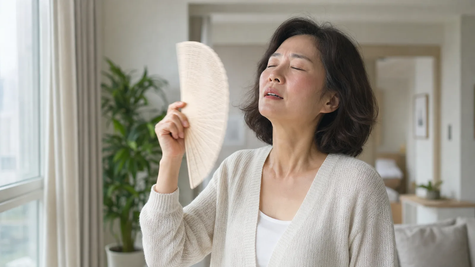 얼굴은 화끈거리고 밤엔 잠을 설치고 — 갱년기, 참고 넘기기엔 깁니다